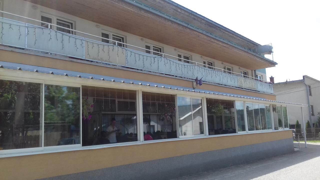 Penzion Anton Teplicka nad Vahom ภายนอก รูปภาพ